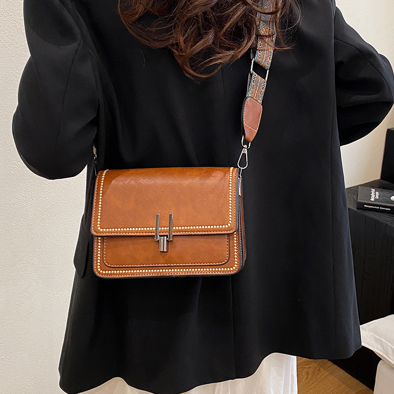 High-end armpit bag small square bag women's bag autumn and winter retro trend classic versatile shoulder bag crossbody bag
